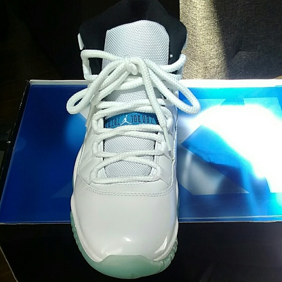 Air Jordan 11 Retro main image 5